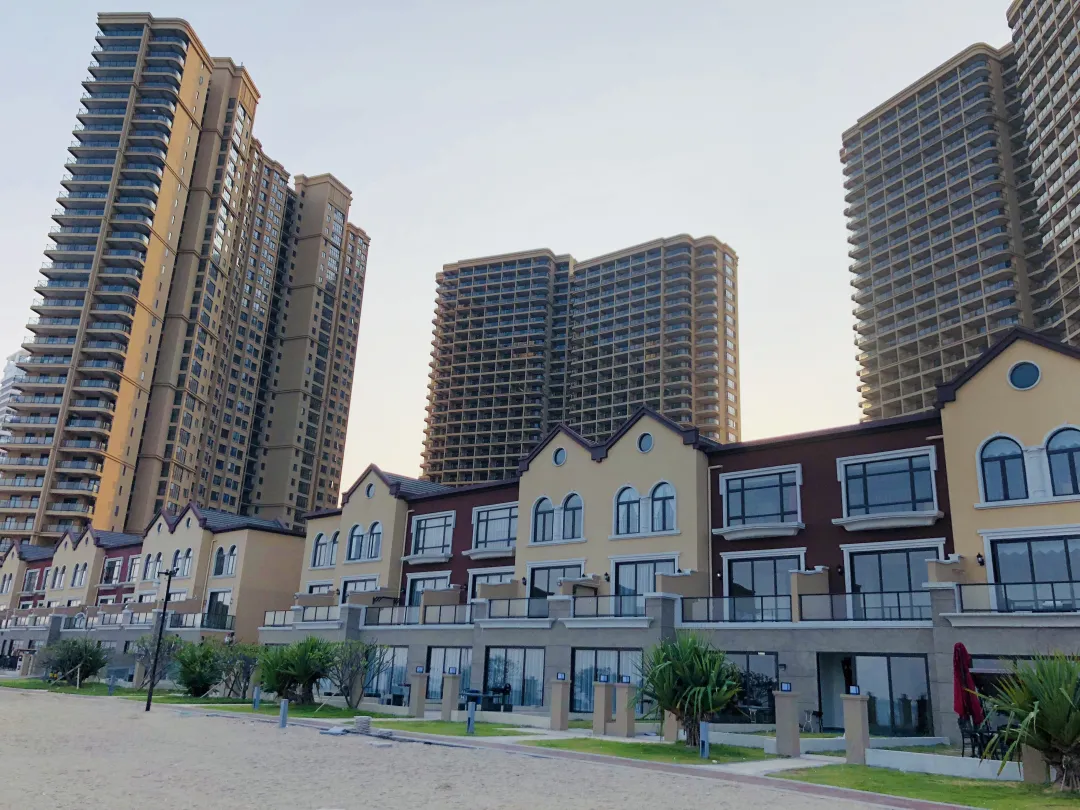 【惠州·双月湾虹海湾】五一不加价，￥566秒杀虹海湾海景房+观海大阳台+免费沙滩畅玩，与檀悦豪生共赏一片海！
