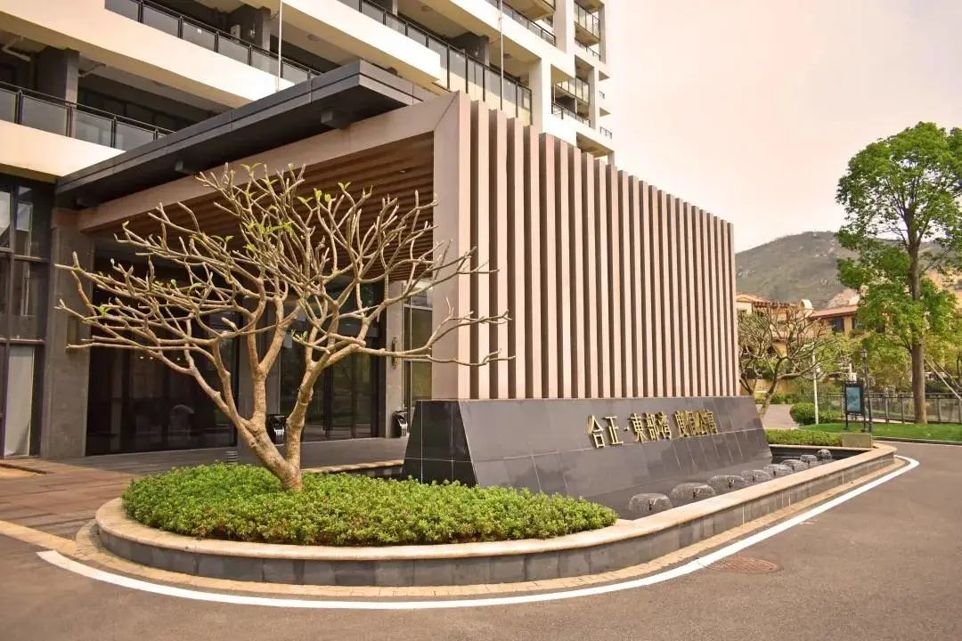 【惠州·合正东部湾度假酒店】￥288秒杀豪华海景双床房+双人自助早餐+体验双人帆船游艇/沙滩越野车/水公园（3选1）+铂金沙滩畅玩，打卡网红直升飞机，海湾大桥！