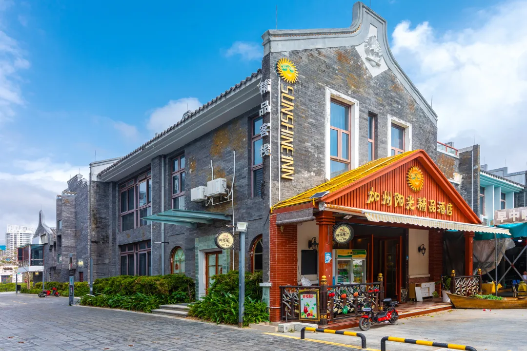 【惠州·巽寮湾】5月周末不加价，￥238秒杀巽寮湾加州阳光精品酒店高级双床房，送双人摩托艇+皮划艇 或 海公园水上乐园，步行3分钟就是沙滩，畅玩巽寮湾细软银沙，漫步滨海栈道，游览天后宫！