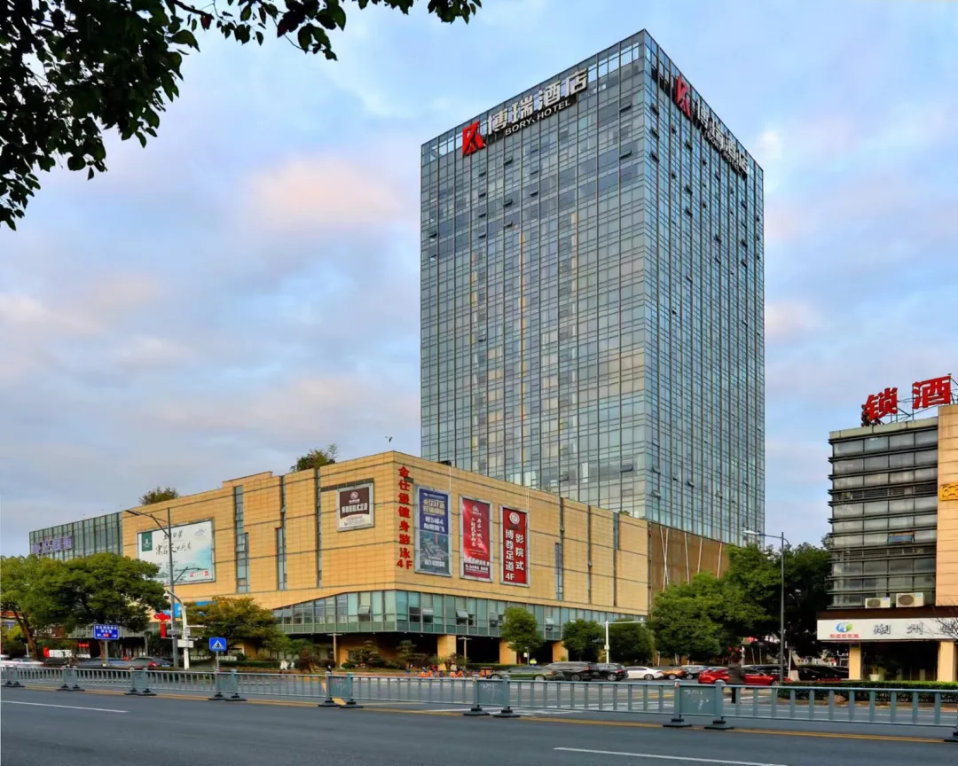 周末不加价【安吉博瑞酒店1晚】¥499住商务房+双早+双人浮云谷漂流/双人浮云谷陆乐园/双人浙北大峡谷门票，三选一等，未预约随时退！