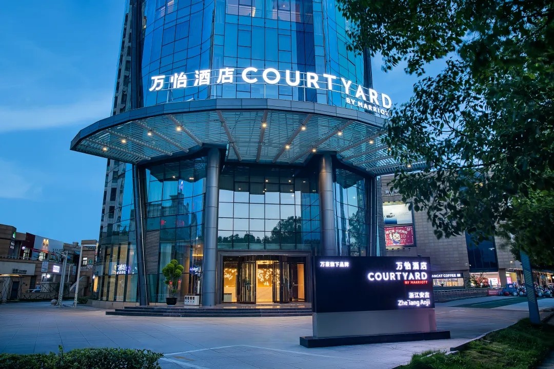 7月前周末不加价【万豪集团旗下安吉万怡酒店+龙出没漂流双人门票】¥699住高级房+含双早等，未预约随时退！