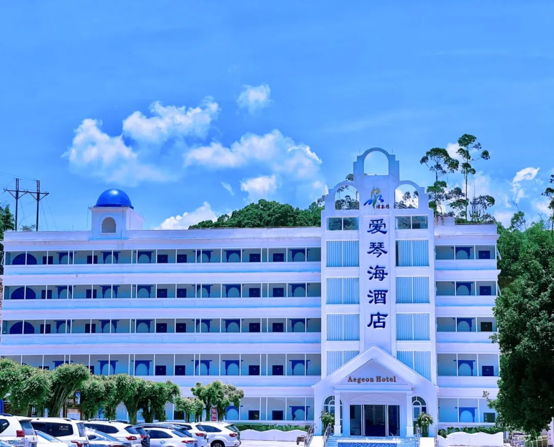 【清远清泉湾】早餐+汤泉！358元抢爱琴海酒店标准房，池养生汤泉无限泡+免费羽毛球，打卡广东版圣托里尼