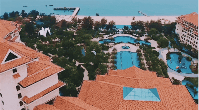 五星酒店看海泡温泉！【惠州巽寮湾·金海湾嘉华度假酒店】899元入住臻美园林房+2大1小自助早餐+山谷温泉门票+双人小火车+沙滩挖沙工具1套+萌宠喂养+畅玩私家沙滩、无边际泳池~