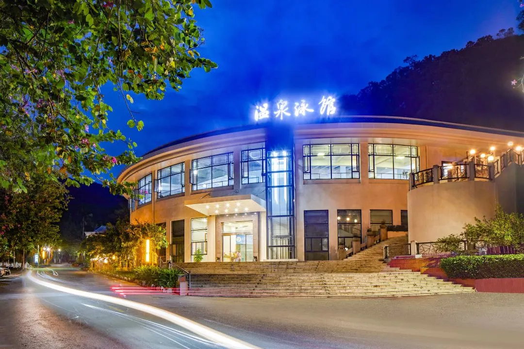 【广东温泉宾馆】¥999住翡翠温泉园景房/兰苑山谷温泉别院（二选一）+自助早餐+入户温泉泡池+兰苑露天温泉门票+泳池，八段锦养生操！