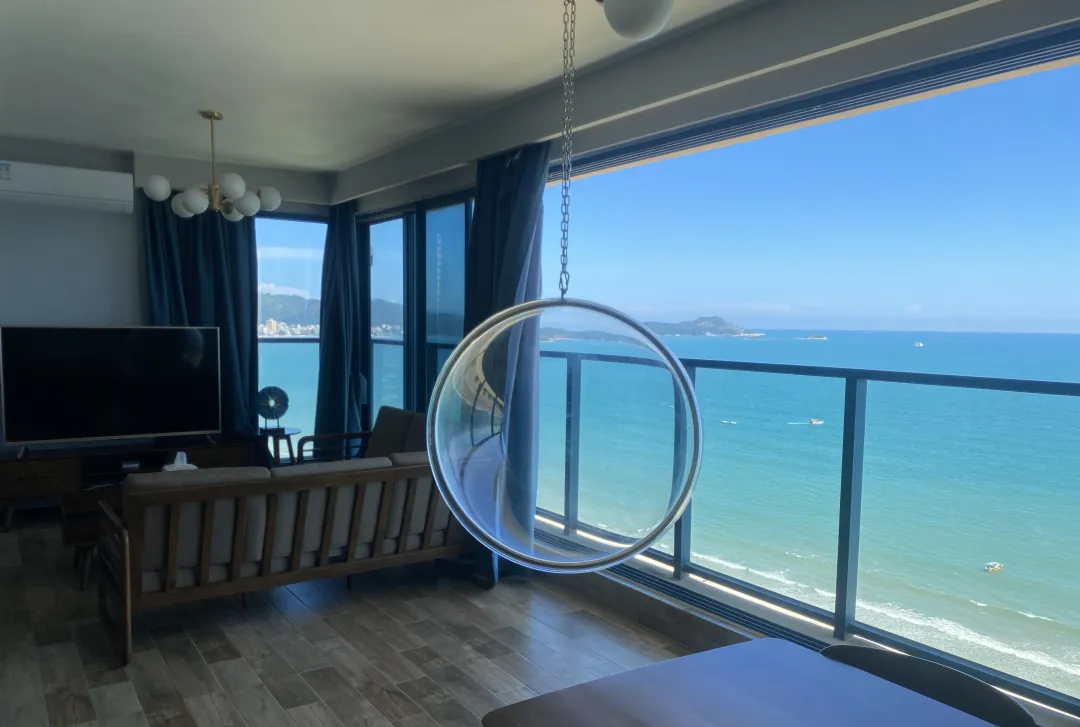 【惠州I暑期专场】下楼就是海￥299元住双月湾侧海景/内海湾景两房一厅，超大落地窗观海，打卡网红景点！