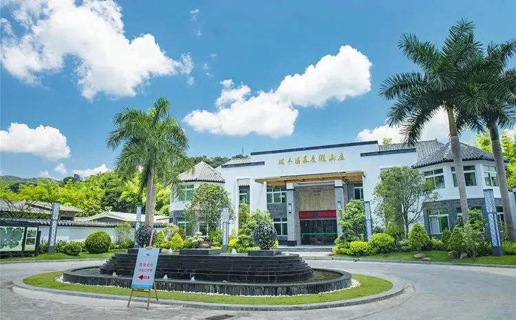 【惠州】赠自助早晚餐+无限次林丰水世界+林丰温泉/汗蒸/水力按摩+儿童乐园+私家温泉、599元入住龙门林丰温泉度假山庄温泉望林苑泡池房！！！