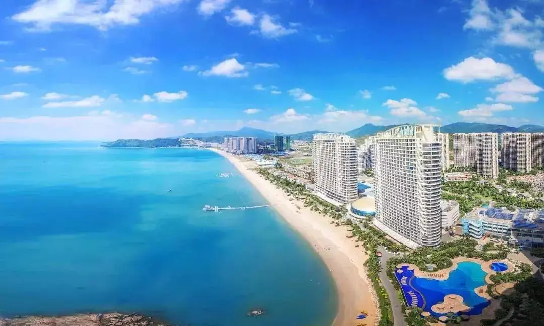 【惠州·大亚湾·波西一号度假别墅】暑期专场，￥1698秒杀六房联排别墅，享独立KTV房 + 碳火烧烤 + 自动麻将 + 游戏机 + 自助厨房，可升级8房10房别墅，珠三角1.5小时车程，打卡南方度假天堂，体验海边慢生活！