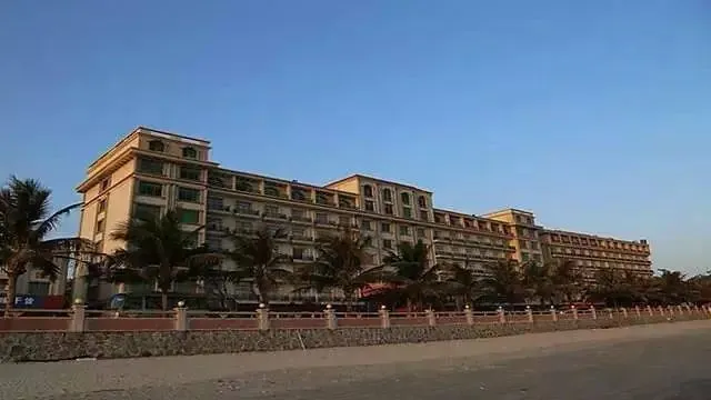 暑期专场-离海50米！【惠州双月湾X网红狮子岛酒店】388元狮子岛酒店-新装修园景房+沙滩畅玩+打卡网红狮子岛+免费停车+双月湾观景台，晒浪吧、情人堤，海鲜吃过瘾~汽车可以直接上岛！