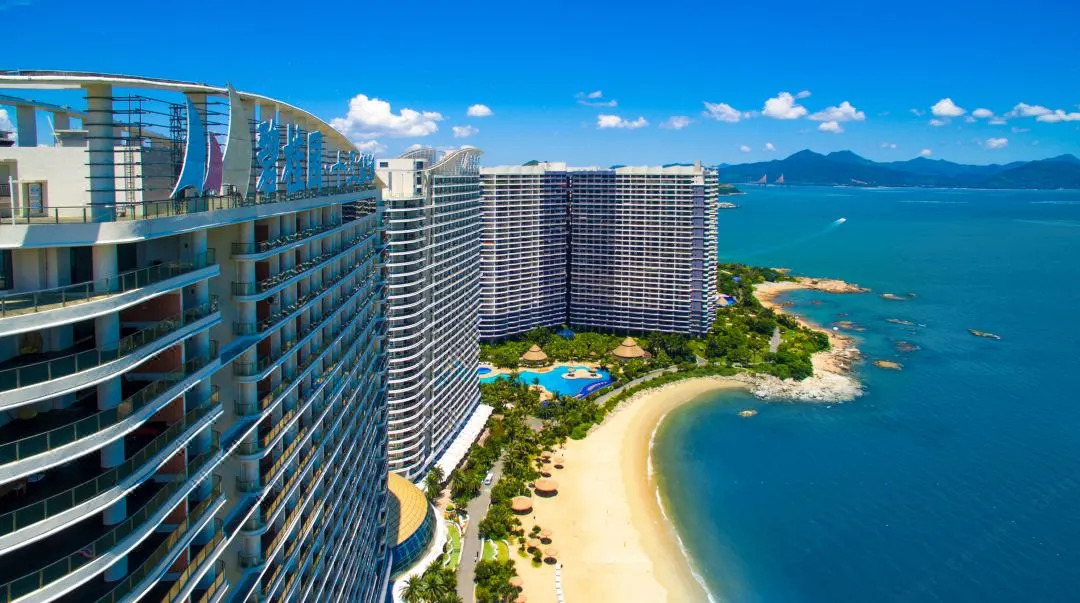 【惠州碧桂园十里银滩酒店】599元住180°全海景高级大/双床房1间/晚+美人鱼表演+精美旅拍+无边际泳池