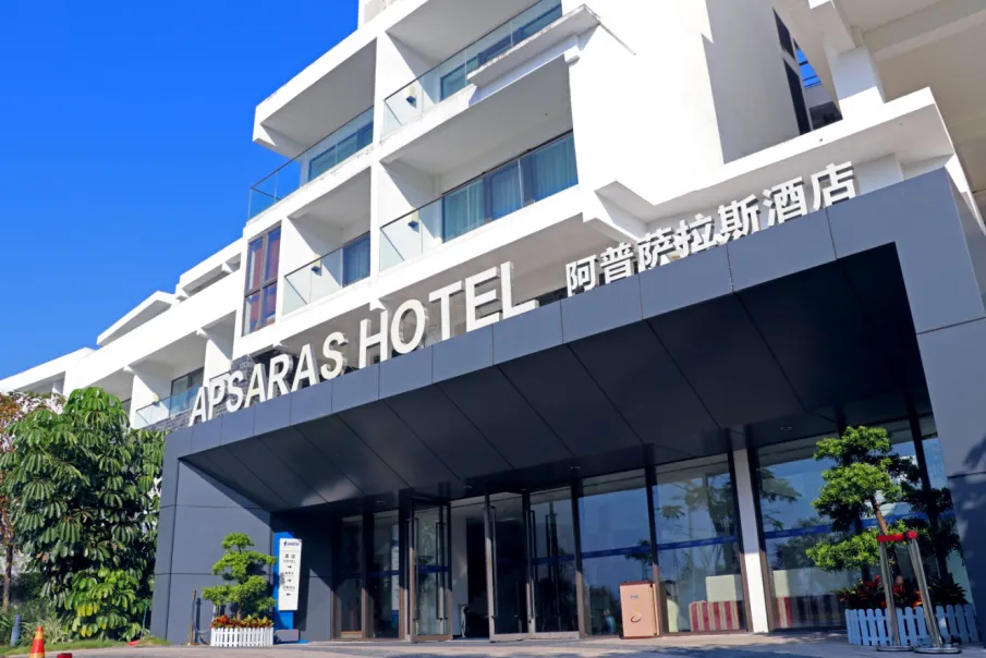 【深圳大鹏】暑期专场，吃住玩一价全包，￥699秒杀南澳七星湾阿普萨拉斯酒店豪华海景房，享双人自助早餐+晚餐，玩天幕营地打卡、网红帆船、儿童沙池~游艇会独立海边运动径漫步打卡！