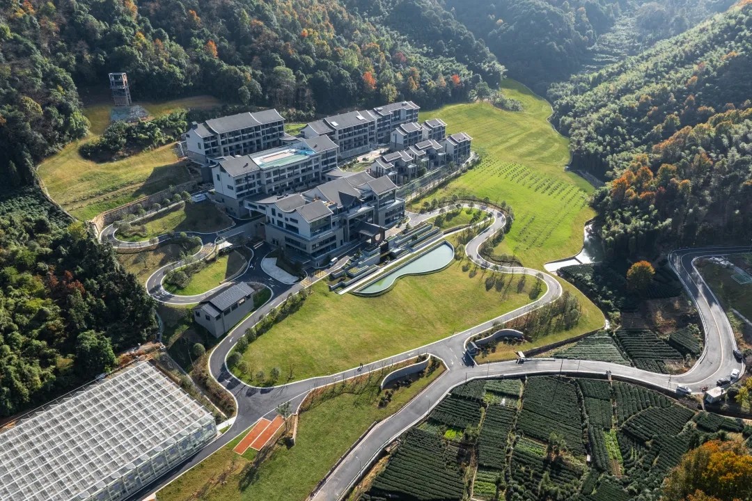 杭州西坞雷迪森庄园，￥658住竹隐双床房/山隐大床房1晚，含双早++富春江夜景+富春江远眺，观日出看夕阳，畅享庄园风光！