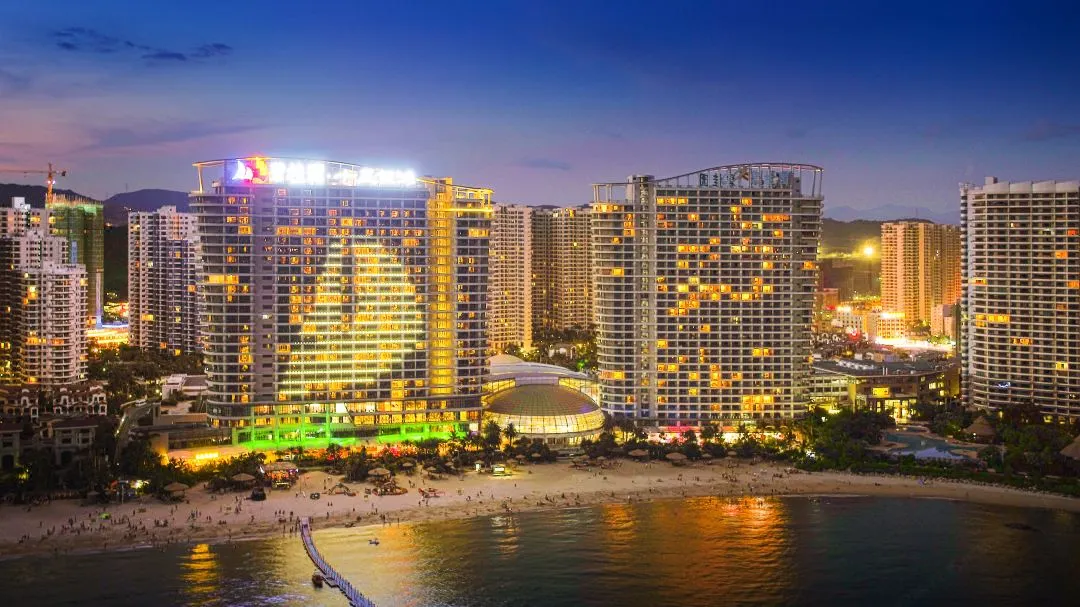 【惠州碧桂园十里银滩酒店】周末不加价，双早双晚，799元住180°全海景房，含旅拍+美人鱼表演~