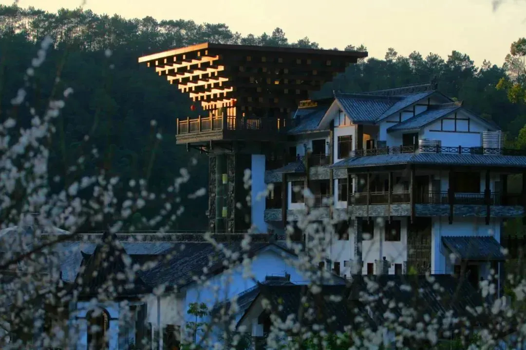【错峰出游】畅游山水泳池+享私家泡池+空中漂流+自助早餐+机动游戏¥599元抢天露山拈花谷四合院别墅泡池双床房，平日周五无加收！！