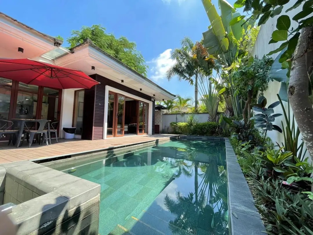 【惠州】温矿泉+送六人早餐+私家KTV、668元抢『候鸟度假酒店巴厘岛3房1厅别墅』带3个独立卫生间+私家温矿SPA池+自动麻将,一墅两池,独栋设计!入住惠州候鸟,承载你对度假的所有幻想… 【惠州】温矿泉+送六人早餐+私家KTV、668元抢『候鸟度假酒店巴厘岛3房1厅别墅』带3个独立卫生间+私家温矿SPA池+自动麻将,一墅两池,独栋设计!入住惠州候鸟,承载你对度假的所有幻想…