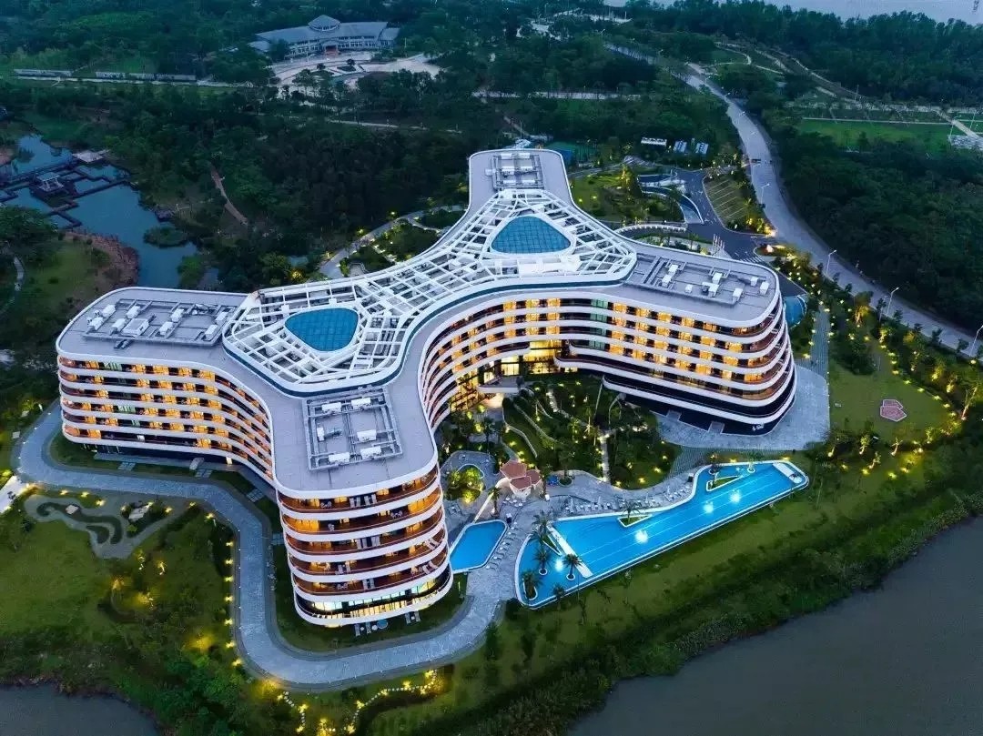 周末不加价【双11大促!广州南沙花园酒店+自助晚餐】寻味南沙买一送一，￥1988元起享2间高级园景房+自助早餐，畅玩恒温泳池+儿童乐园！