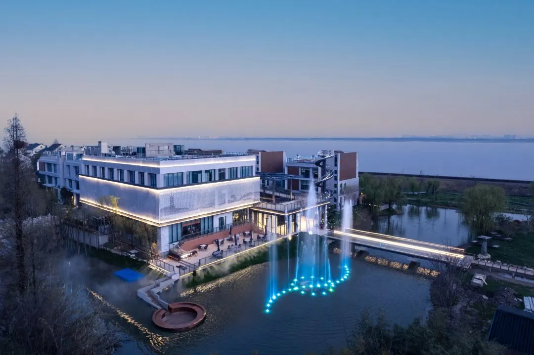 买一送一周末不加价【海宁钱塘明月雷迪森度假酒店】¥699住雅致双床1间2晚或2间1晚+双人早餐+游船体验+汉服体验！