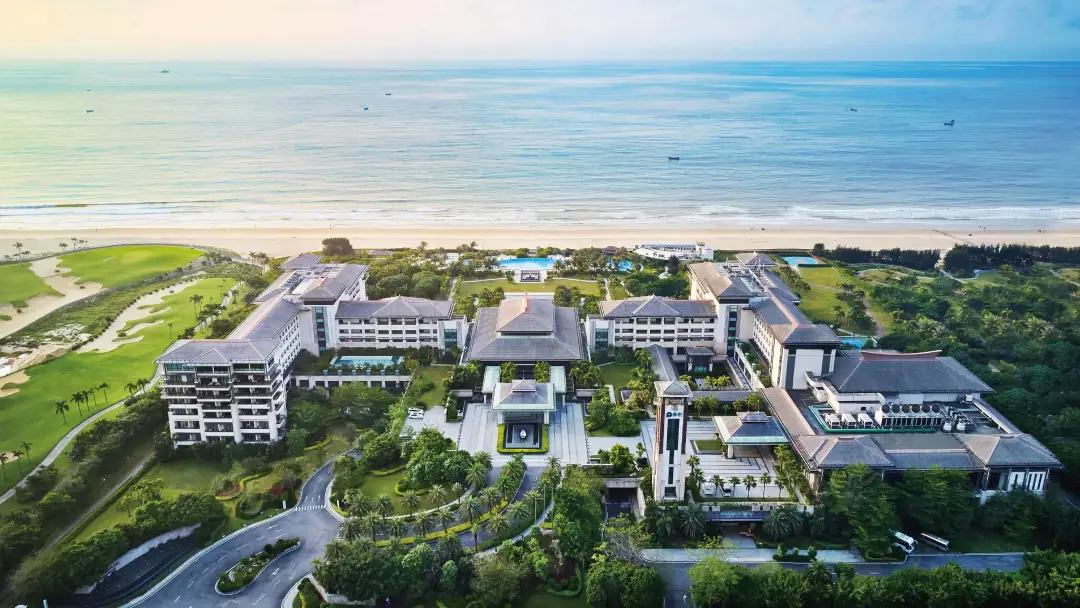 买1送1!周末不加价【阳江 | 海陵岛保利皇冠假日酒店】1111元=2间高级园景房+每日自助早餐+首日晚餐+儿童乐园+游泳池+丝路奇兵闯关游戏,沉浸于原生态海岛,感受浪漫与自然的相遇! 买1送1!周末不加价【阳江 | 海陵岛保利皇冠假日酒店】1111元=2间高级园景房+每日自助早餐+首日晚餐+儿童乐园+游泳池+丝路奇兵闯关游戏,沉浸于原生态海岛,感受浪漫与自然的相遇!