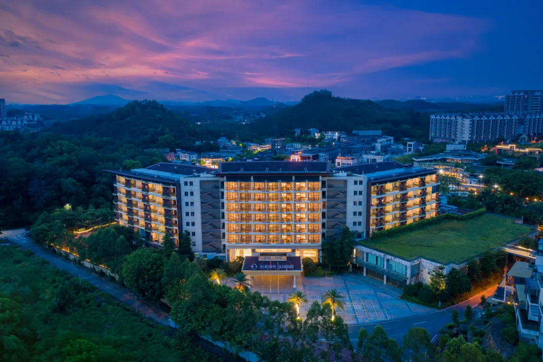 【双11大促】买1送1，全新升级~富硒温泉自由￥999颐和澜悦温泉酒店-轻奢私汤度假套房2晚，简早+尊享无限次露天温泉+儿童嬉水区+巴厘岛沙滩+萌宠乐园