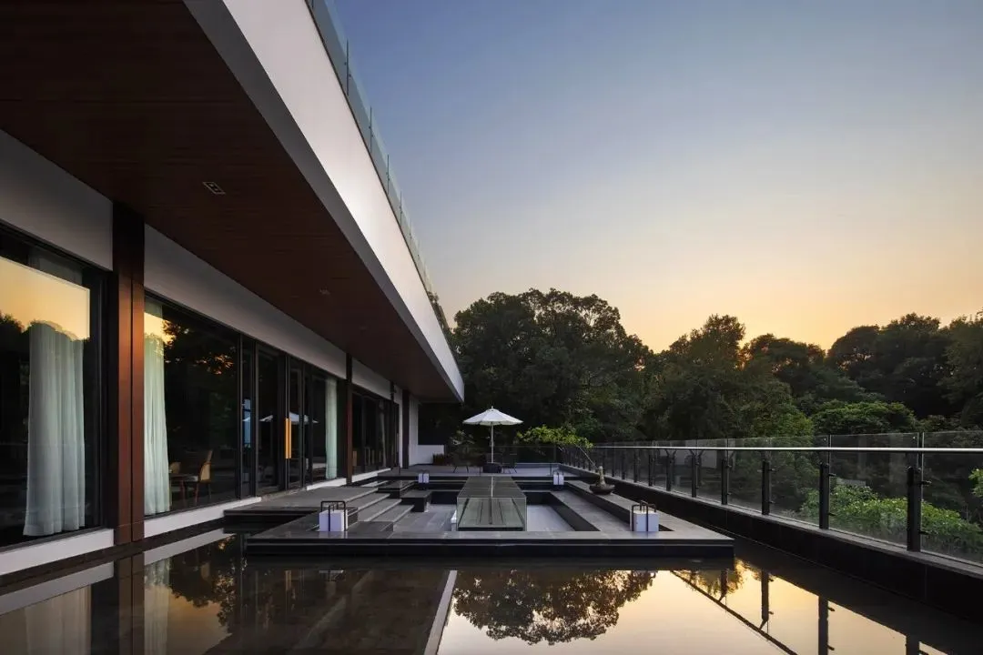 周末不加价【佛山西樵山内-心宿24里度假村】598元=船坞房/云见复式观景/听泉房+双人早餐+2张西樵山观光车票+欢迎水果+晚安甜品，隐于自然 ，藏于林间