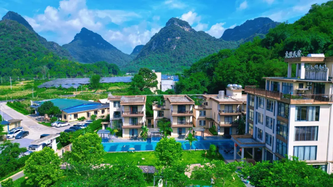 【英德·水云雅舍民宿】周末不加收！¥299元抢英西峰林宝藏轻奢民宿水云畔山双床房+双人早餐+独享公区汤泉2池水+无限次公区泳池+赠送两张峰林豆研坊体验券，隐藏在清远“世外桃源，毗邻英西峰林胜景！